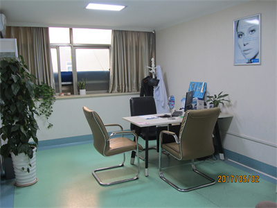 郑州大学第二附属医院植发中心_面诊室